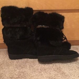Minnetonka Black Fur and Suede Boots Size 6